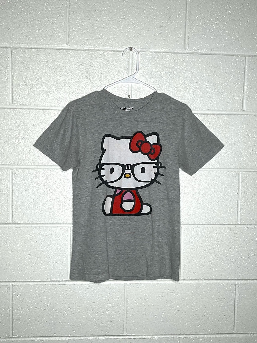 < Sanrio Hello Kitty Nerdy Glasses Graphic Short Sleeve Tee >